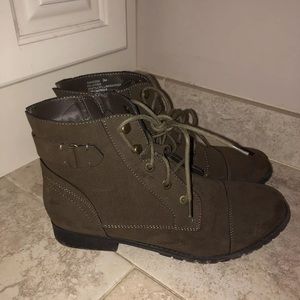 Madden Girl Ranceee Boots Size 9